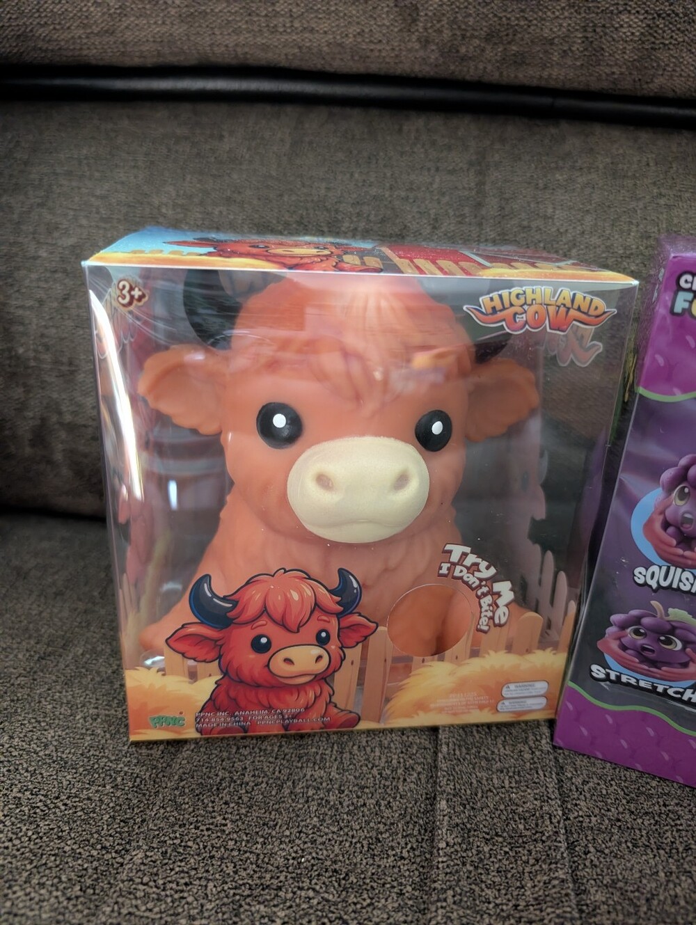 Highland Cow & Scented Grape Squishy - Picture 3 of 4